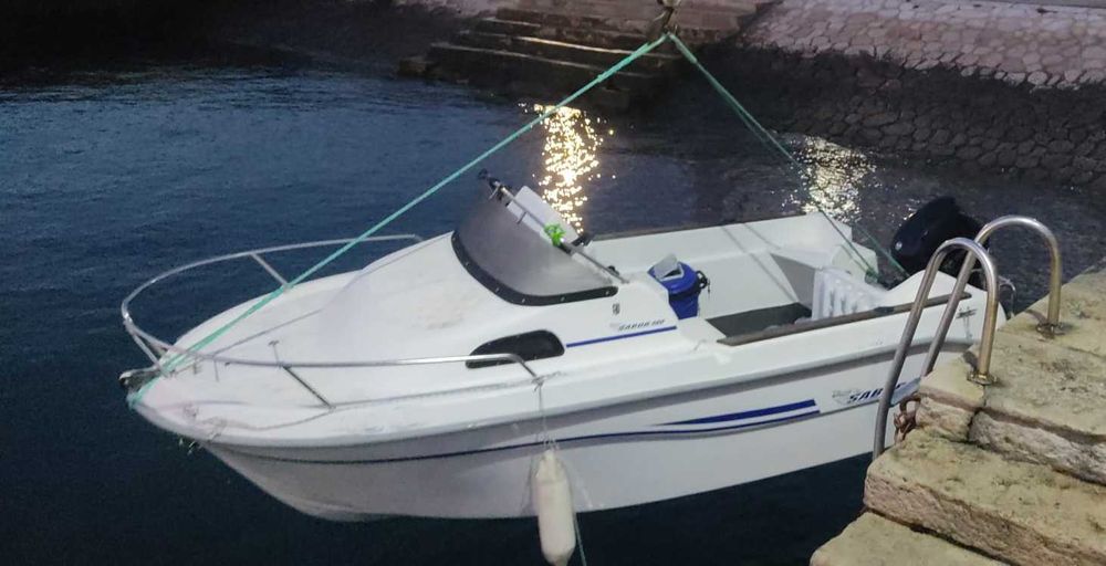 Vendo barco semi cabinado Sabor 460 em muito bom estado, motor novo