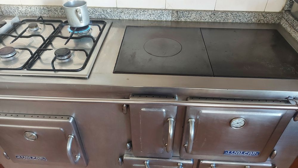 Fogão de lenha com aquecimento