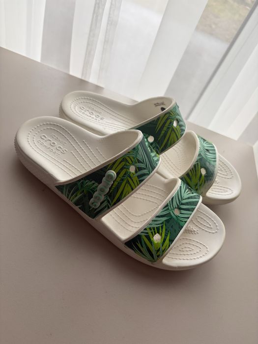 Białe klapki Crocs 39/40 rośliny wzór liście