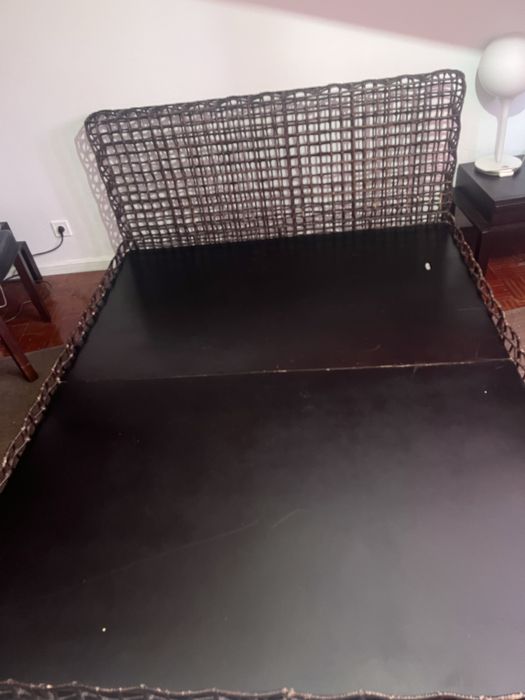 Cama, estrado e mesinhas de cabeceira