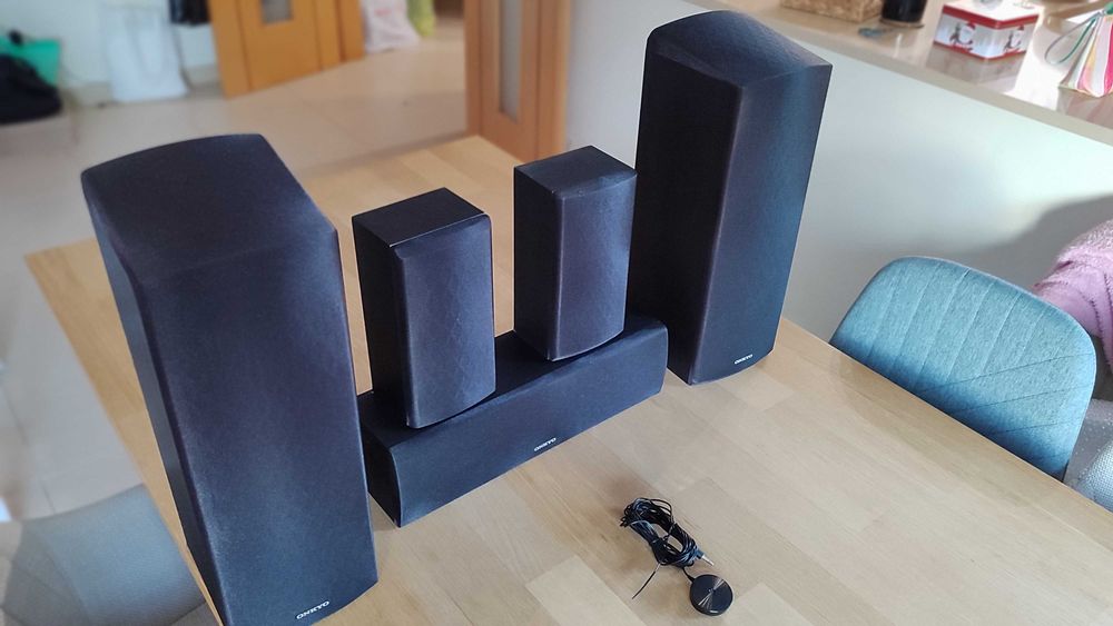 Home Cinema Onkyo Dolby Atmos 5.1.2 + Subwoofer + Receiver (450€)