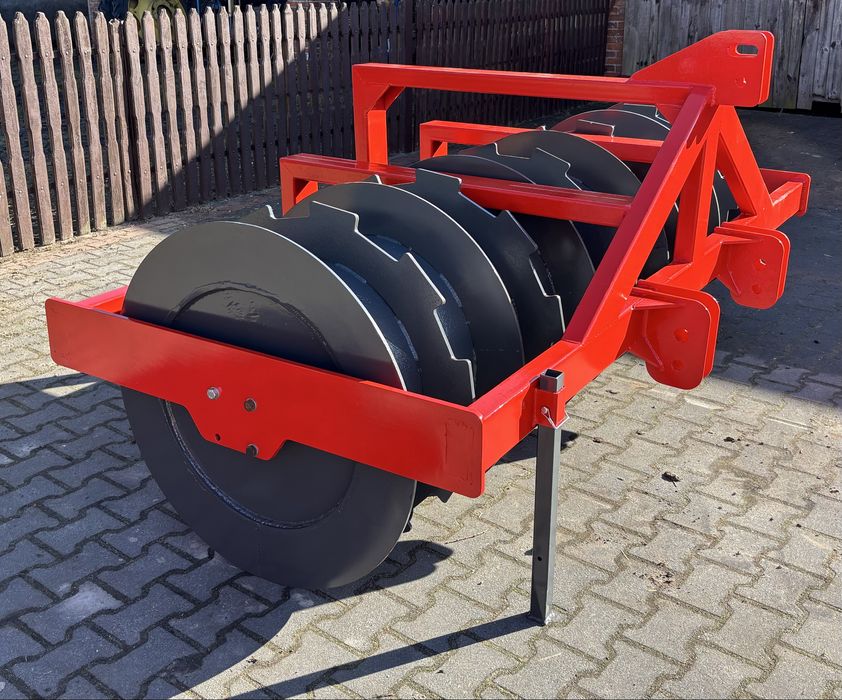 Wał Pryzmowy , wał dogniatający, wał do traw