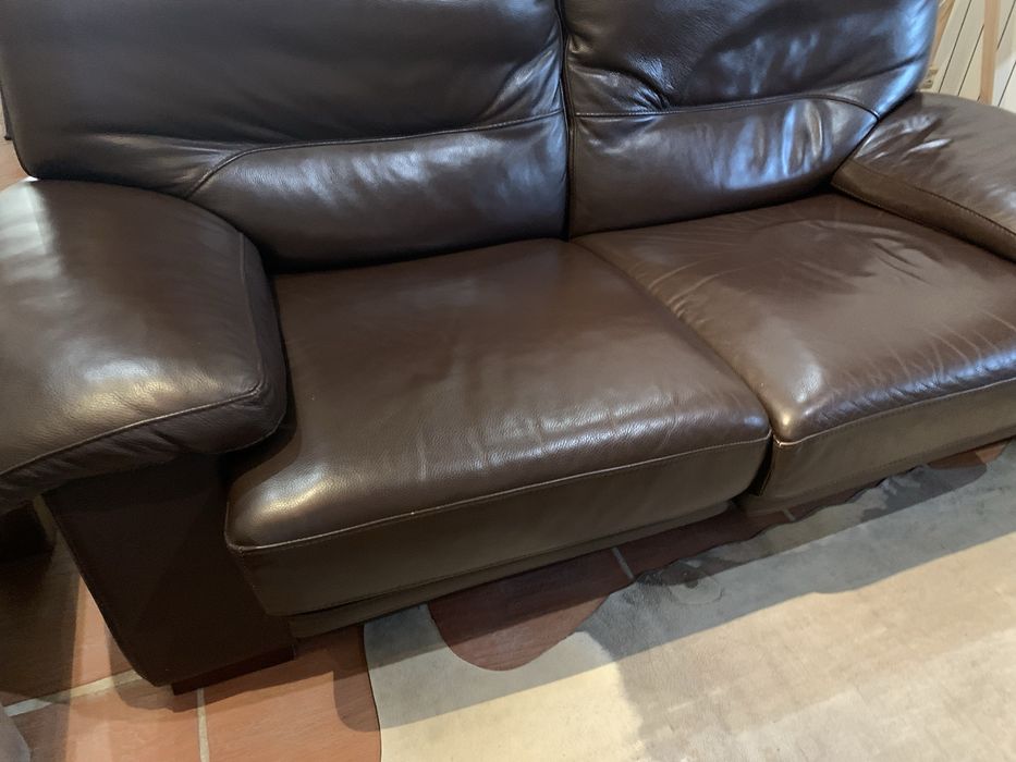 Sofas em pele dois de dois lugares