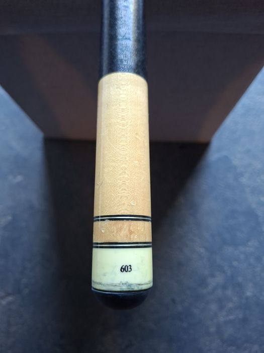 Kij do bilarda , snookera 149 cm drewno  SKRĘCANY