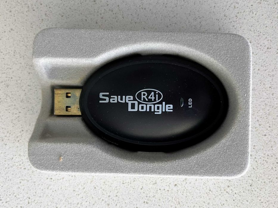 R4i SaveDongle para cartuchos de jogos Nintendo DS/DSi