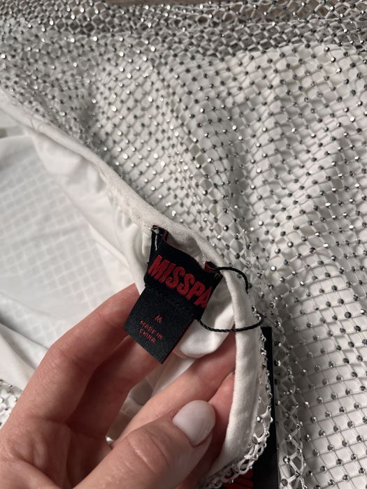 Вишукана сукня зі стразами