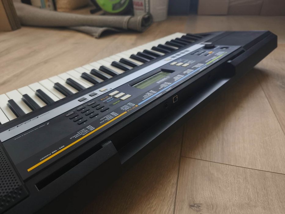 Keyboard Yamaha PSR-E243
