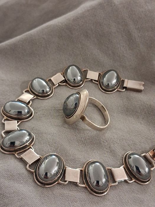 Zestaw biżuterii srebrnej z hematytem