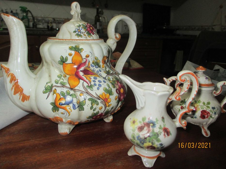 3 peças de louça - 2 ceramica Fiorentina + outra