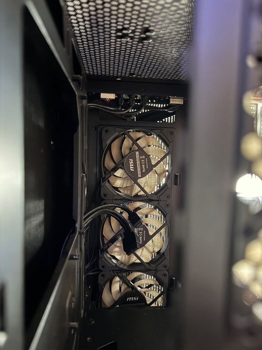 Caixa atx MSI MPG gungnir 11R preta com 4 coolers