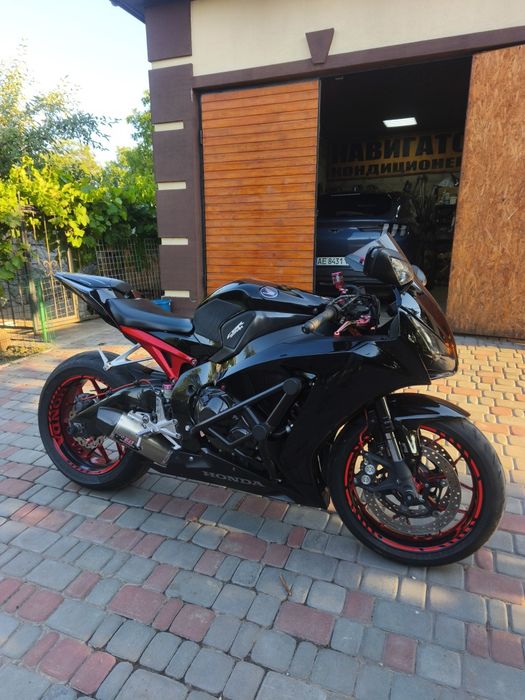 Honda CBR 1000RR (Suzuki gsx r, Yamaha yzf R1)