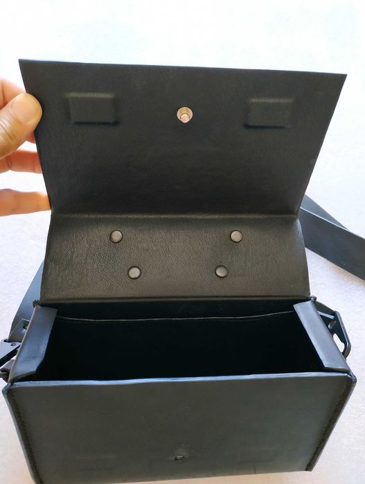 Сумка-кирпич, клатч с металлической пластиной Manjulteam