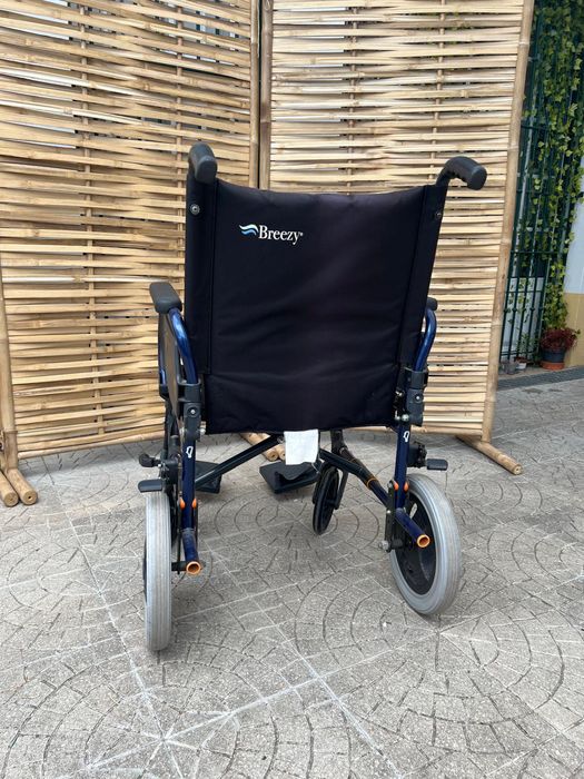 Cadeira de Rodas Breezy 250 Dobrável