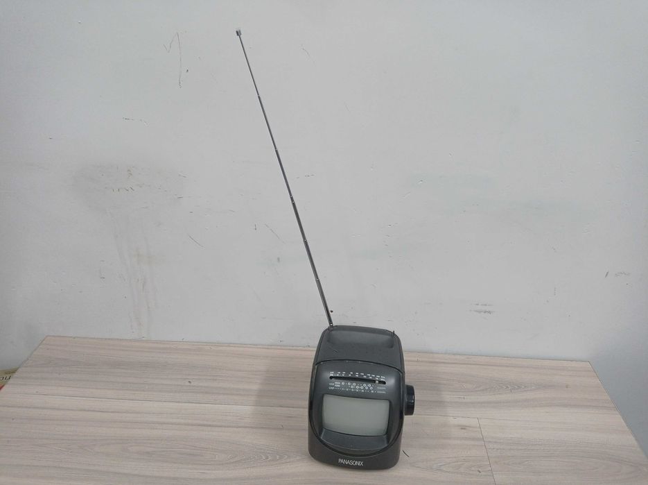 Stary radio-telewizor samochodowy Panasonix