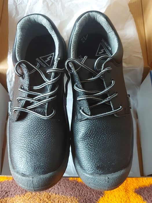 Sapatos de segurança biqueira de aço. Tam-42 Novos.