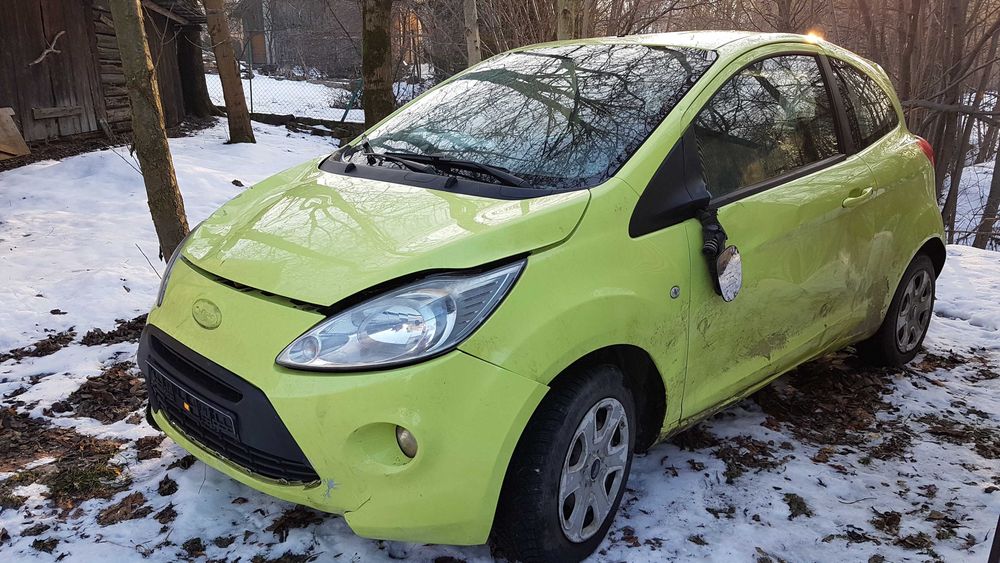 Ford Ka po lekkim dachu