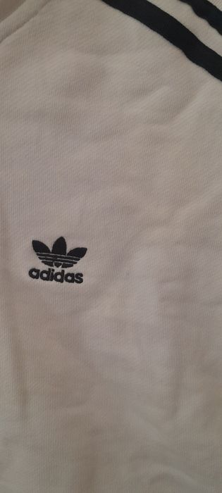 Sweatshirt adidas curta com capuz
