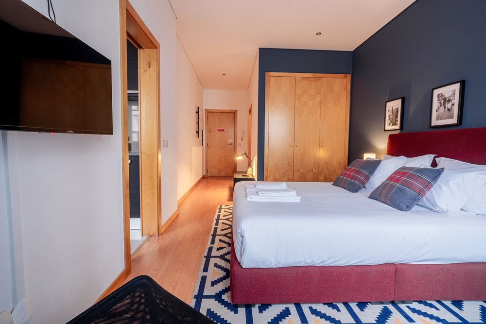 Arrendo apartamento T0 mobilado junto ao metro Carolina Michaelis Porto