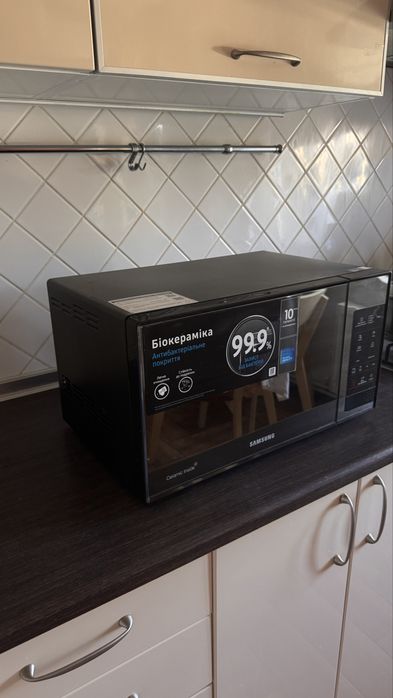 Мікрохвильова піч SAMSUNG ME83XR/UA