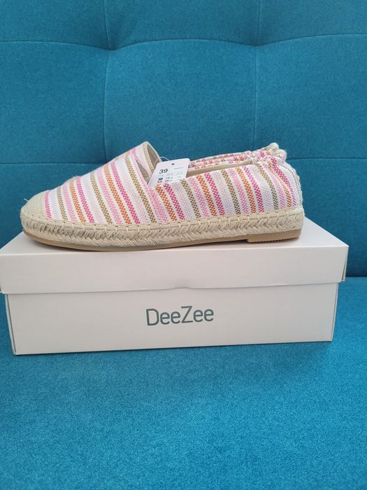 Buty. Różowe espadryle DeeZee