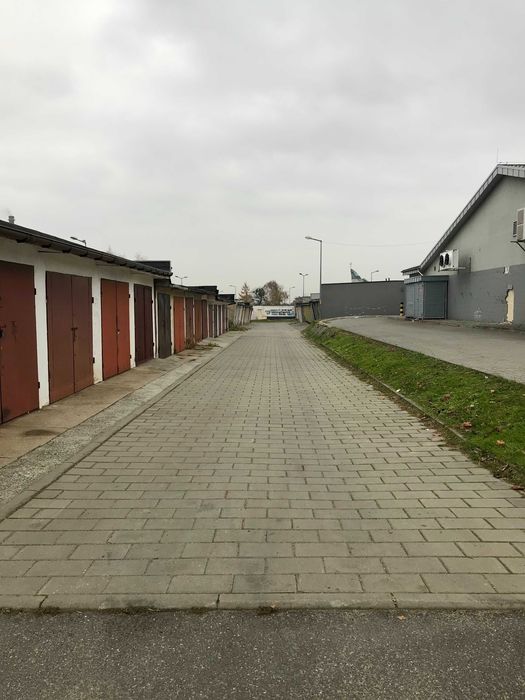 Garaż po remoncie | Gres | Kanał | Prąd | Oświetlenie - Widok 3