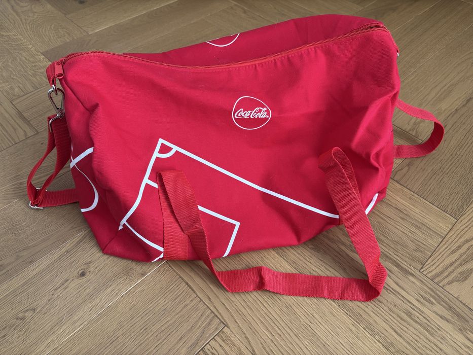 Zestaw gadzetow Coca-Cola x Fifa26