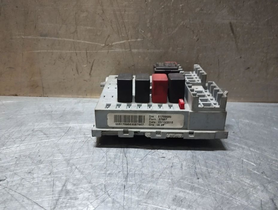 CAIXA DOS FUSIVEIS FIAT STILO REF. 51759553