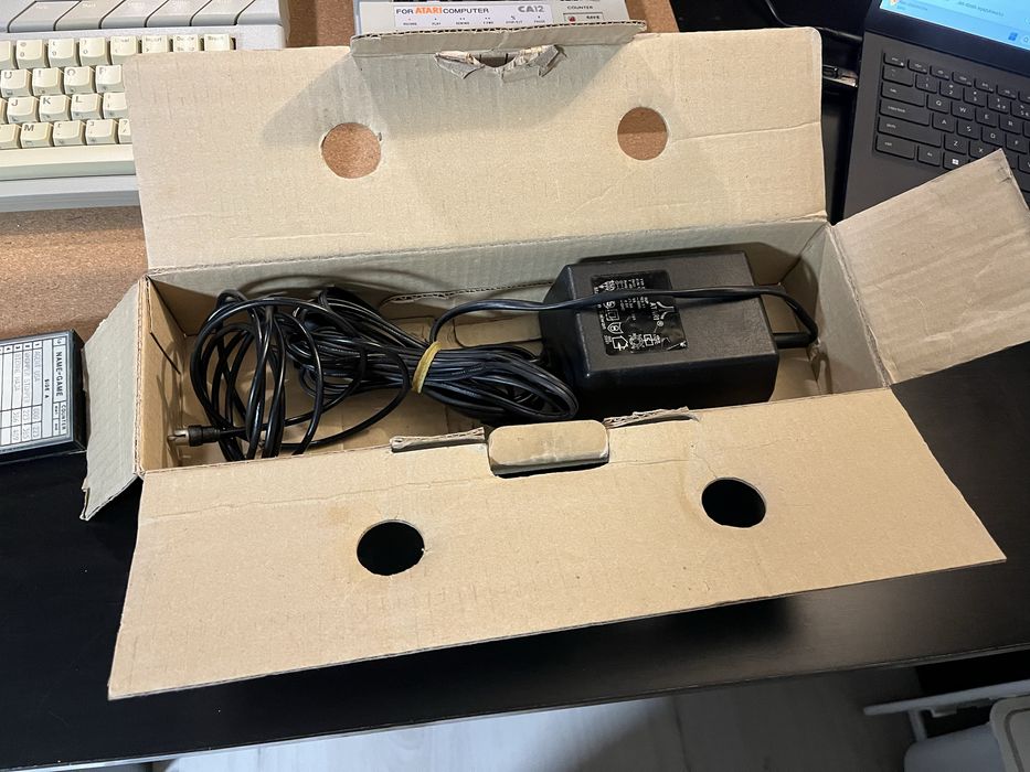 Atari 65 XE  BOX + magnetofon CA12 + gry + joystick