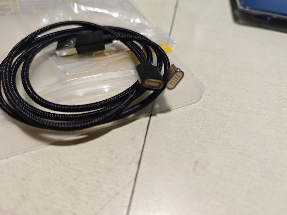 Зарядний кабель ESSAGER для телефона чи планшета.