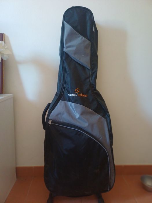 Guitarra clássica preta + Mala de proteção + Livro