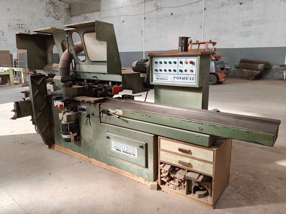 Máquina Molduradora