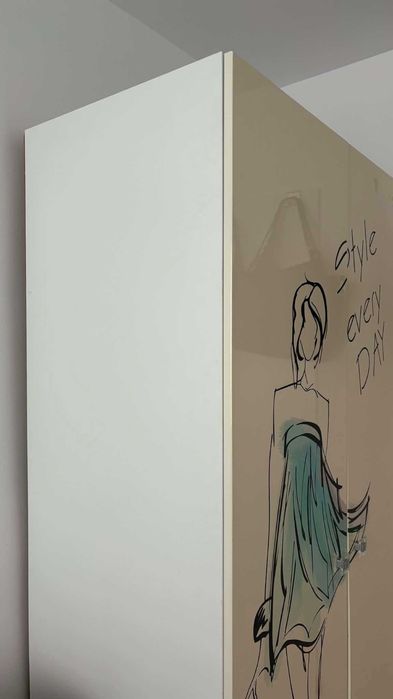 Szafa modern z rysunkiem kobiety - 100 cm x 55 cm x 201 cm