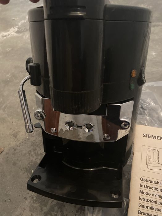 Máquina de café filtro Siemens a funcionar