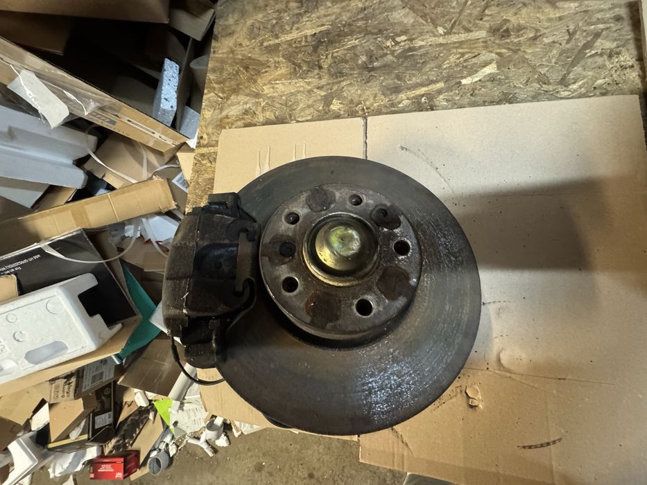 Tarcza kotwiczna osłona tarczy zacisk przód piasta BMW E38 740i