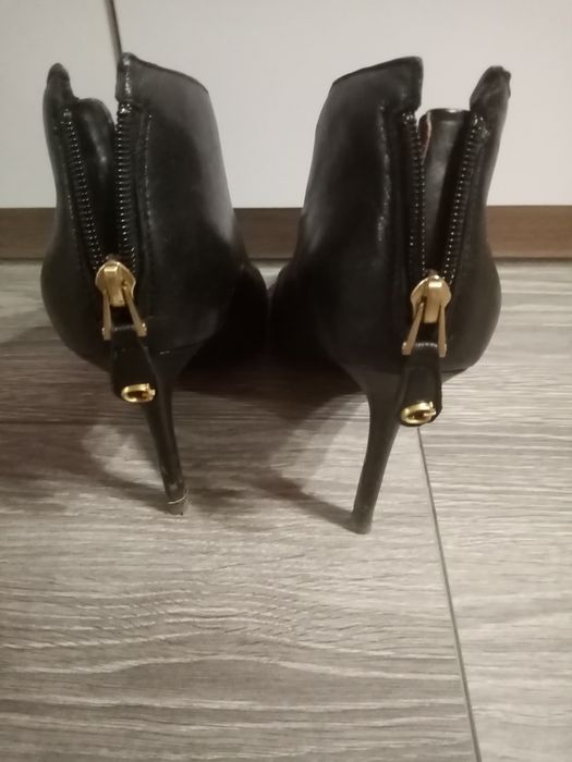 Botki na obcasie Guess