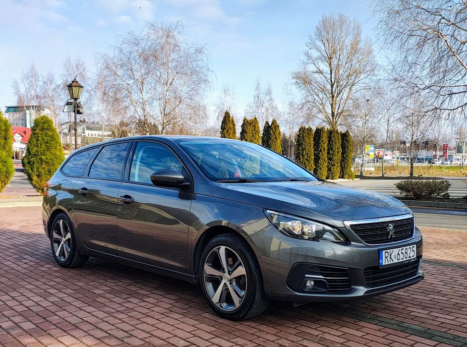 Peugeot 308 SW 1.5 BlueHDi 8GT 130KM Salon Polska uszkodzony silnik