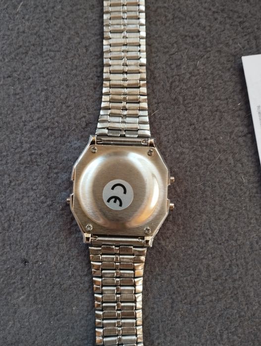 Ретро стильний олдскульний годинник Montana