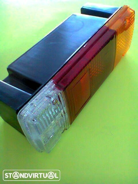 Farolins / farolim stop toyota Hilux Dyna caixa de madeira (NOVOS)