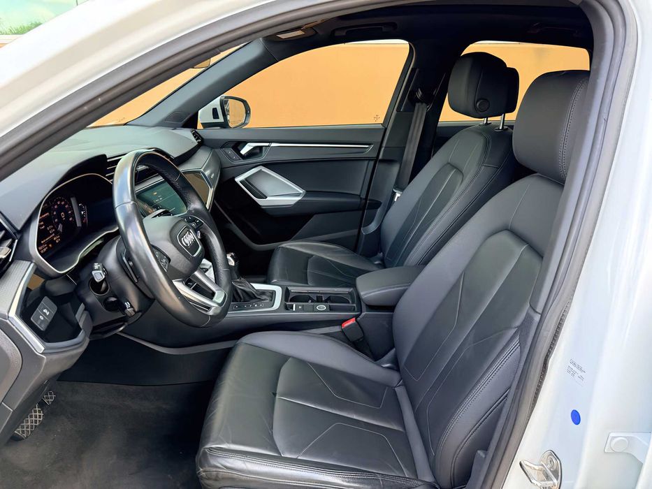 Audi Q3      2022