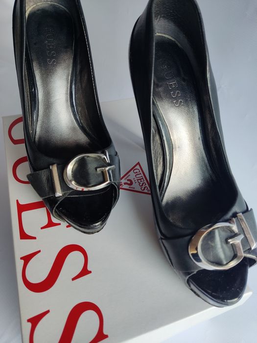 Sapatos Guess tamanho 37