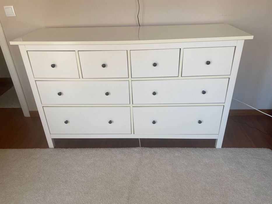 Cómoda IKEA HEMNES 8 gavetas — velatura branca | Muito bom estado
