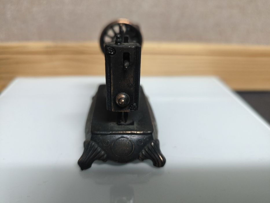 Afiadeira Máquina de Costura Vintage
Miniatura decorativa de uma máqui