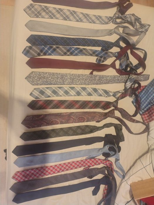 Zestaw krawatów i poszetek butonierek Vistula Bytom