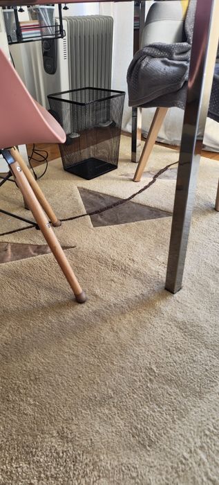 Carpete escritório 100% lã.  Também dá para mesa de jantar