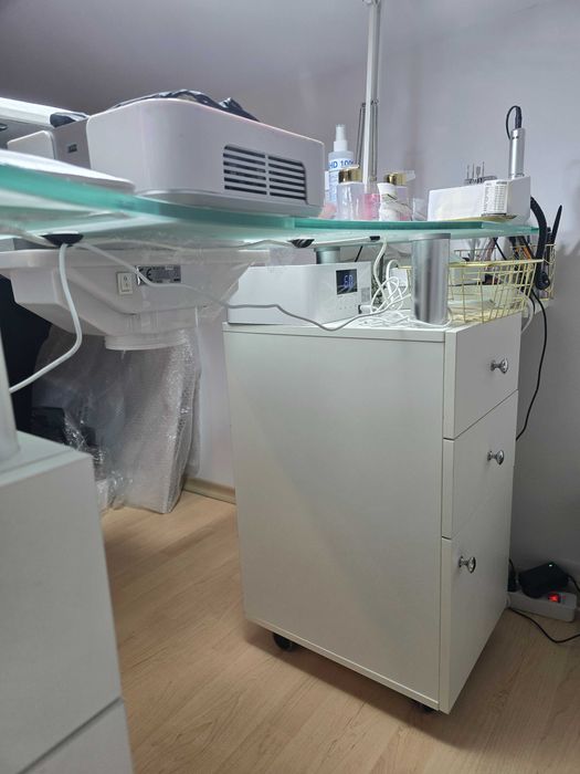 Sprzedam biurko kosmetyczne