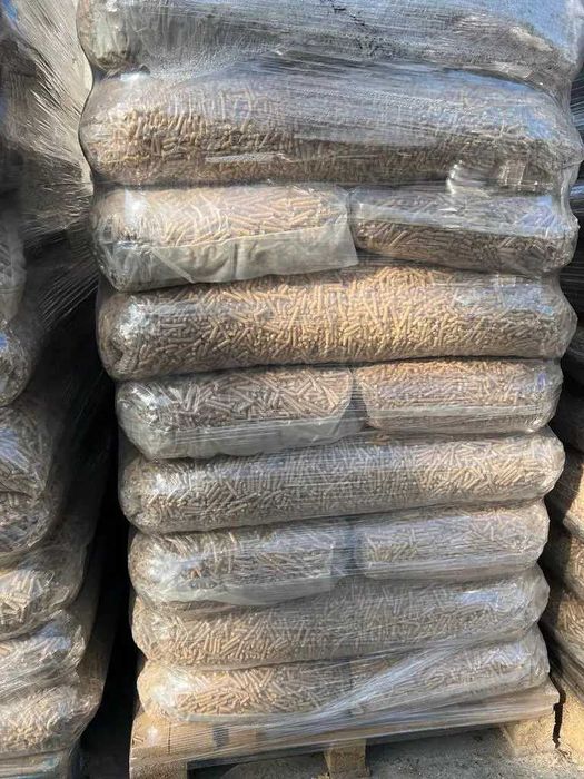 Паливні пелети в гранулах