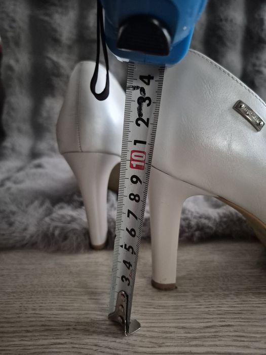 Szpilki perłowe raz założone