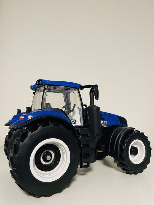 Радиоуправляемый трактор Maisto Tech New Holland 1:16