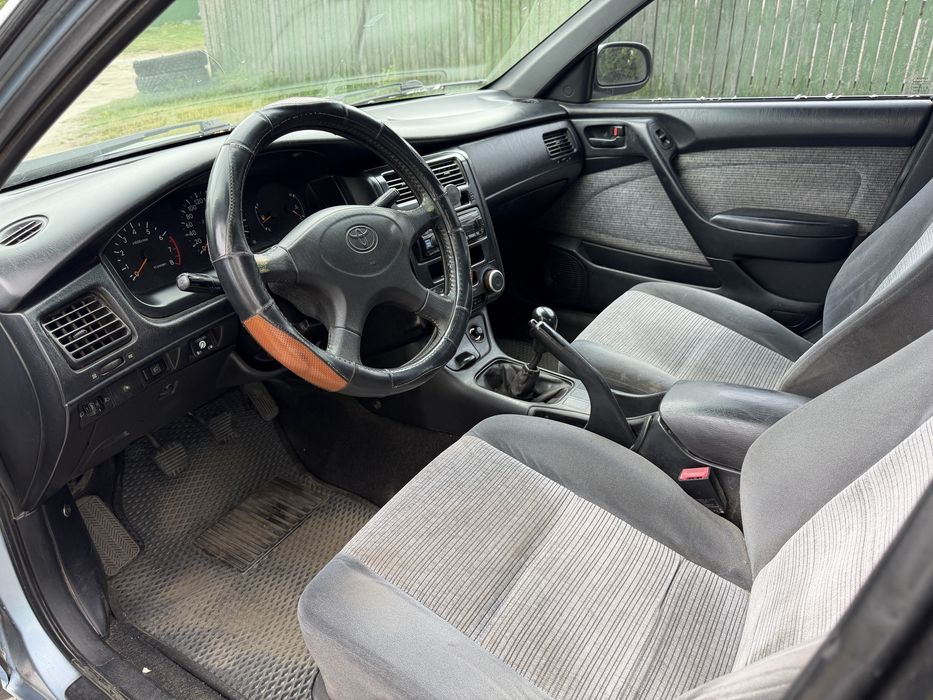 Toyota Carina E у гарному стані!
