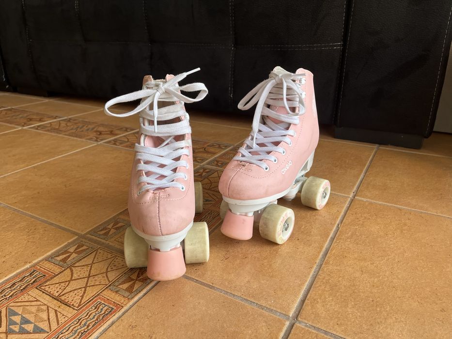 Patins de menina rosa com oferta joelheiras
